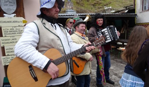 Hajnál - fašiangový sprievod